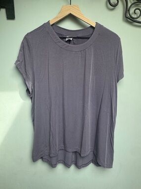 Athleta L Tee in Dusty Lavender